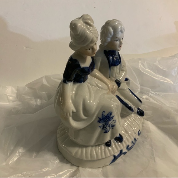 DeVille Delft Style Man & Woman Figurine vintage Taiwan - Picture 2 of 10